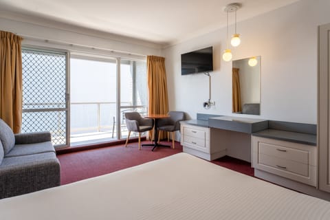 Deluxe Room, Balcony | Desk, iron/ironing board, rollaway beds (surcharge), WiFi (free)