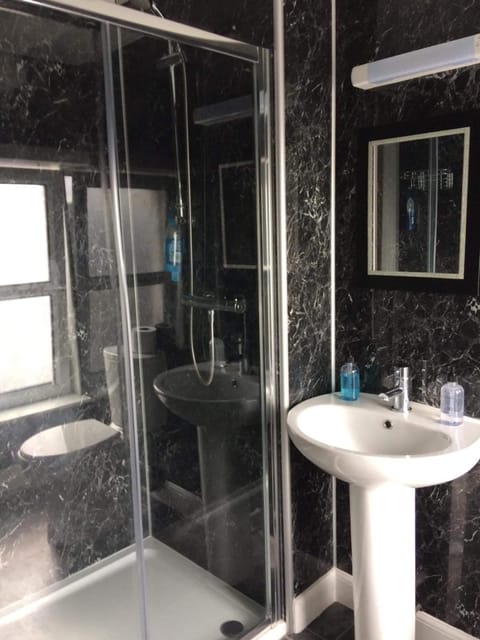 Shower, free toiletries, towels