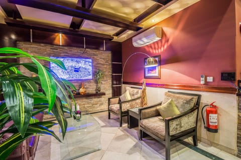 Lobby lounge