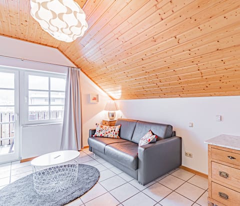 Apartment | Living area | Flat-screen TV