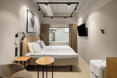 Standard Room, 1 King Bed | Hypo-allergenic bedding, in-room safe, blackout drapes