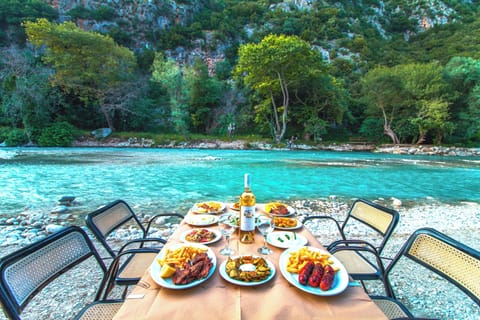 Lunch and dinner served