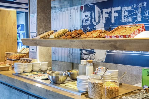 Daily buffet breakfast (EUR 9 per person)