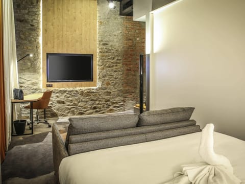 Junior Suite, 1 Queen Bed with Sofa bed | In-room safe, desk, soundproofing, iron/ironing board