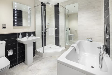 Deluxe Double Room (Room 11 Ground Floor) | Bathroom | Eco-friendly toiletries, hair dryer, towels, shampoo