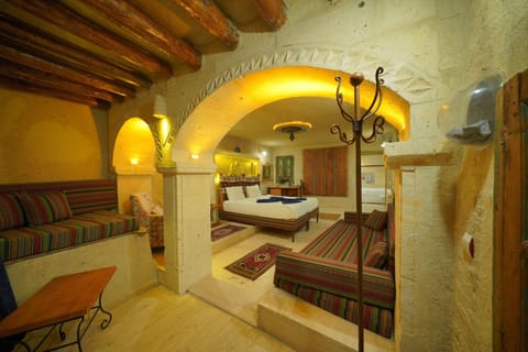 Room (Queen Cave) | Premium bedding, minibar, in-room safe, individually decorated