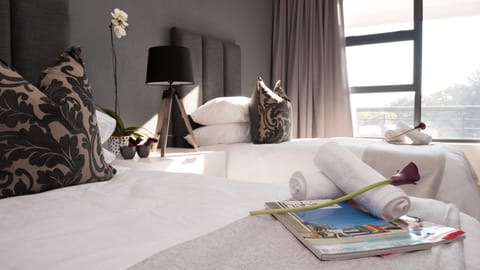 Standard Room, 2 Twin Beds | 1 bedroom, premium bedding, in-room safe, desk