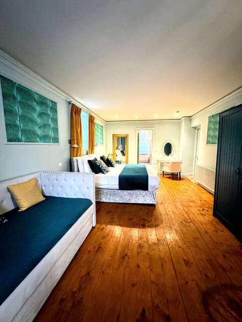 Deluxe Quadruple Room, Multiple Beds | Premium bedding, free WiFi, bed sheets