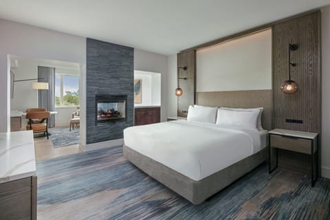 Junior Suite, 1 King Bed with Sofa bed, Fireplace | Egyptian cotton sheets, premium bedding, down comforters, pillowtop beds