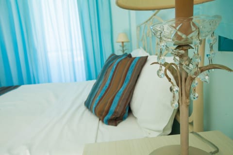 Premium bedding, in-room safe, desk, blackout drapes