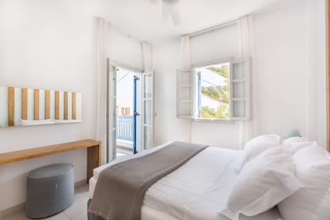 Traditional Apartment (by Cocomat) | 1 bedroom, in-room safe, soundproofing, iron/ironing board