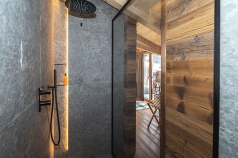 Executive Suite | Bathroom | Hair dryer, bathrobes, bidet, towels