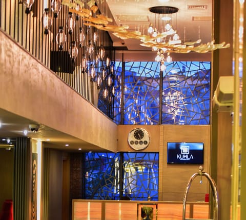 Lobby lounge