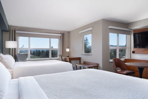 Suite, 1 Bedroom, Balcony, Corner | 1 bedroom, premium bedding, pillowtop beds, in-room safe