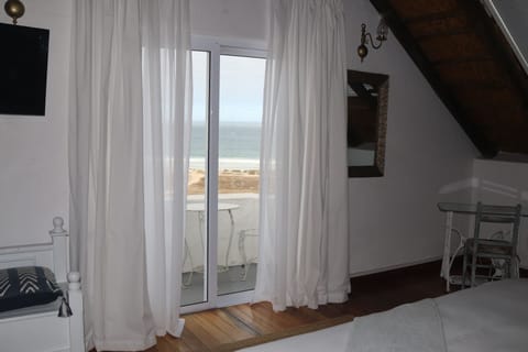 Luxury Room, 1 Bedroom, Balcony, Sea View (Bayview) | Living area | 32-inch flat-screen TV with cable channels, TV