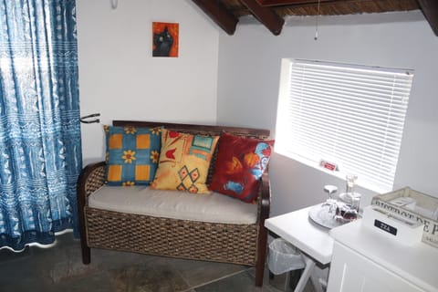 Deluxe Suite, 1 Bedroom, Balcony, Sea View (Lookout) | Living area | 32-inch flat-screen TV with cable channels, TV