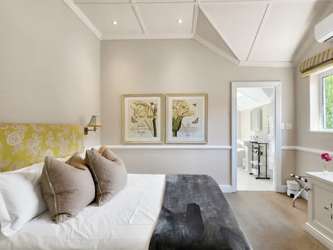 Paisley Suite | 1 bedroom, premium bedding, in-room safe, individually decorated