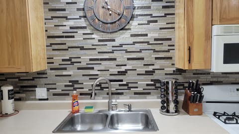 Luxury Villa, 2 Bedrooms, Kitchen, Park View | Private kitchen | Fridge, microwave, oven, stovetop