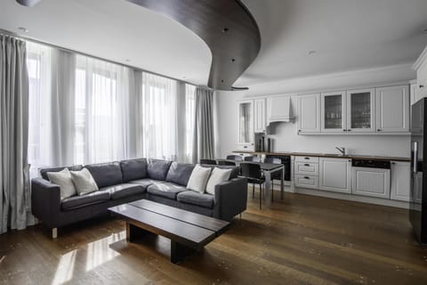 Apartment, 1 Bedroom | Pillowtop beds, desk, laptop workspace, blackout drapes