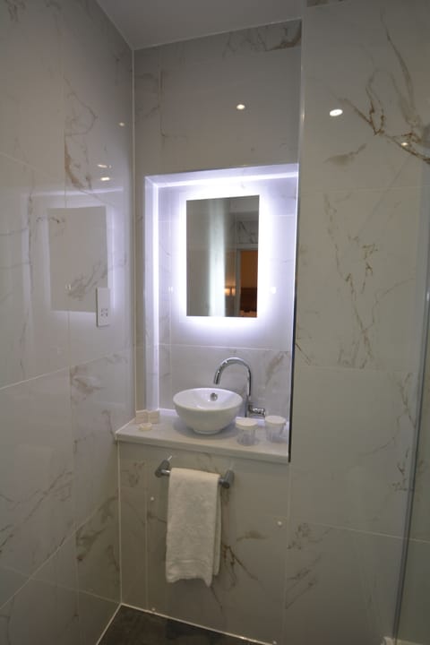 Standard Double Room | Bathroom | Free toiletries, hair dryer, towels