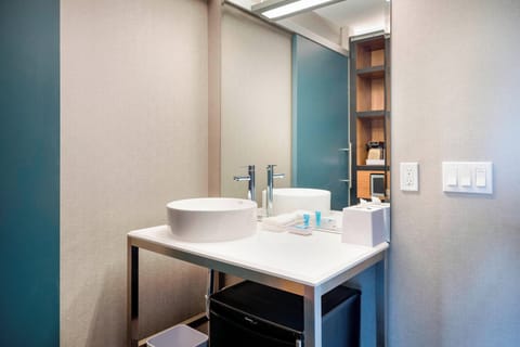 Rainfall showerhead, designer toiletries, hair dryer, towels