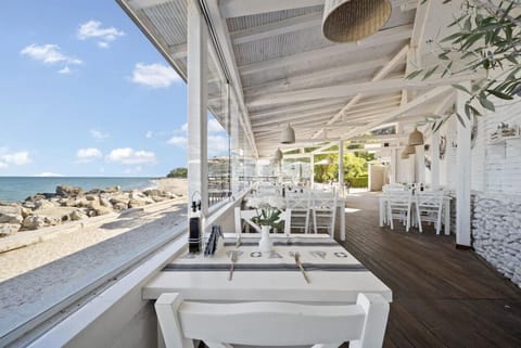 3 restaurants; breakfast, lunch, and dinner served
