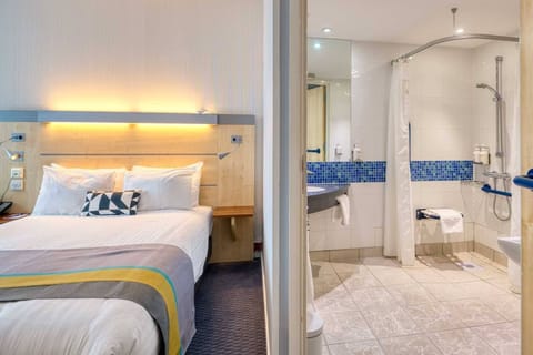 Standard Room, 1 Double Bed, Accessible | Desk, blackout drapes, iron/ironing board, free cribs/infant beds