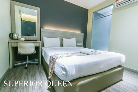 Superior Queen | Desk, iron/ironing board (on request), WiFi (free)