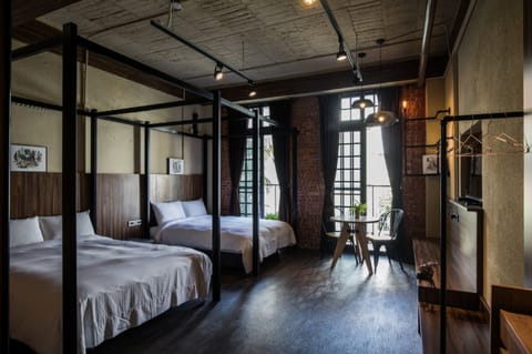 Classic Quadruple Room | Blackout drapes, free WiFi, bed sheets