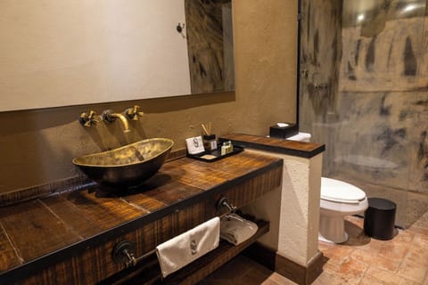 Double Room, 2 Queen Beds | Bathroom | Shower, free toiletries, hair dryer, bathrobes