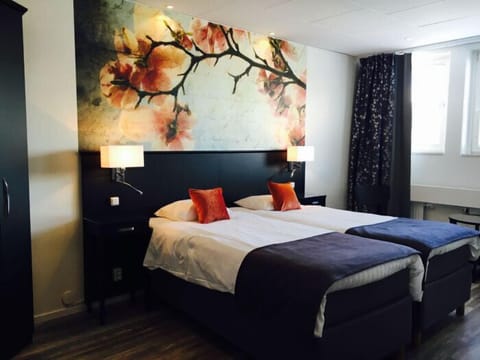 Double Room | Desk, iron/ironing board, free WiFi, bed sheets