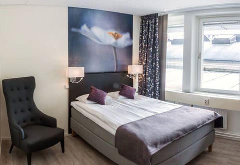 Double Room | Desk, iron/ironing board, free WiFi, bed sheets