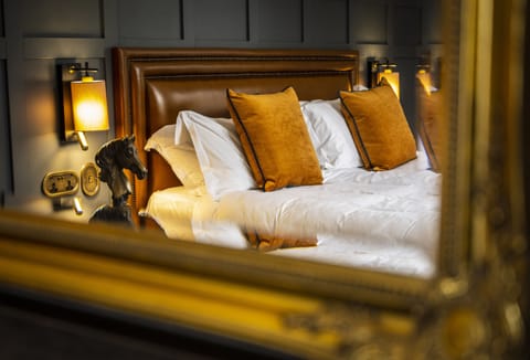 Deluxe Room | Desk, iron/ironing board, free WiFi, bed sheets