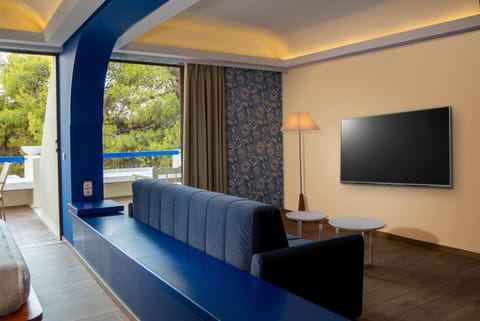 Junior Suite, Sea View (Premium) | Minibar, in-room safe, desk, soundproofing