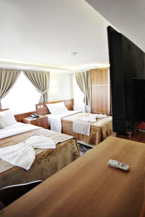 Economy Double Room | In-room safe, soundproofing, iron/ironing board, free WiFi