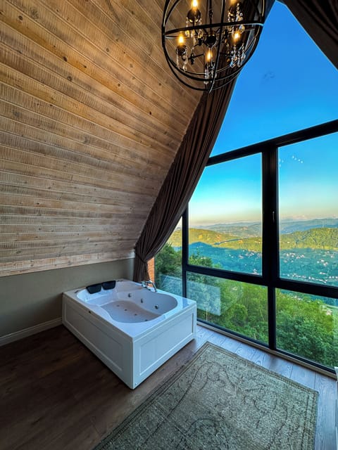 Deluxe Villa | Bathroom | Shower, free toiletries, hair dryer, slippers