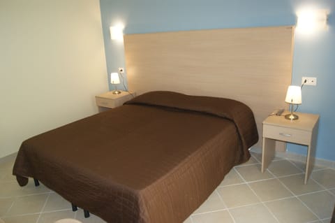 Deluxe Double or Twin Room, Ground Floor | Down comforters, minibar, desk, blackout drapes