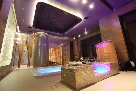 Sauna, hot tub, steam room, body treatments, body scrubs, facials