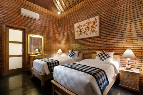 Bale Batu | Premium bedding, in-room safe, desk, rollaway beds