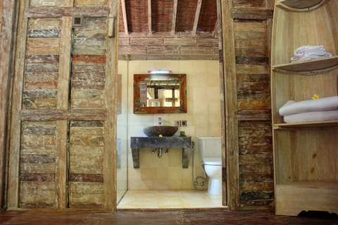 Bale Kayu | Bathroom sink