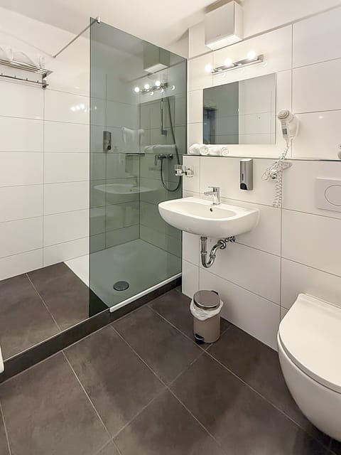 Minibar, in-room safe, desk, iron/ironing board