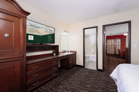 Suite, Non Smoking | 1 bedroom, premium bedding, pillowtop beds, blackout drapes