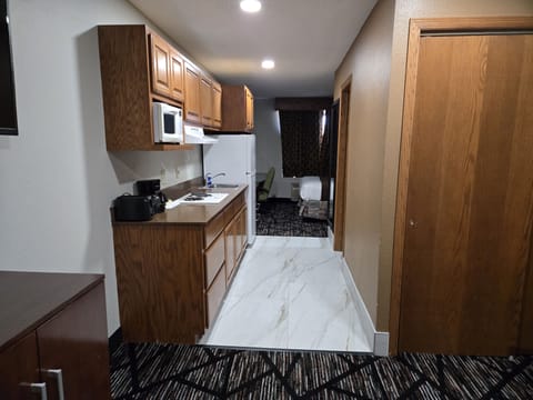 Fridge, microwave, stovetop, coffee/tea maker