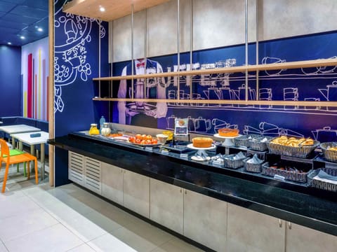 Daily buffet breakfast for a fee