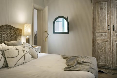 Classic Double Room | Minibar, free WiFi, bed sheets