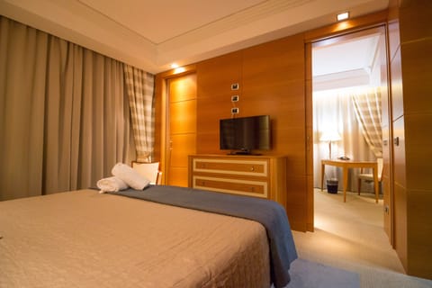 Junior Suite (2 pax) | Hypo-allergenic bedding, minibar, in-room safe, individually decorated