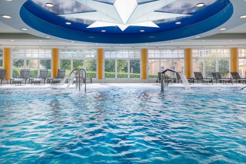 Indoor pool, sun loungers