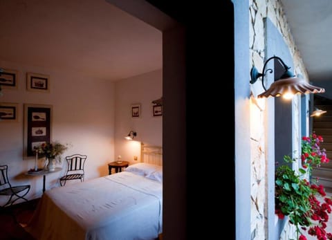 Minibar, in-room safe, desk, free WiFi