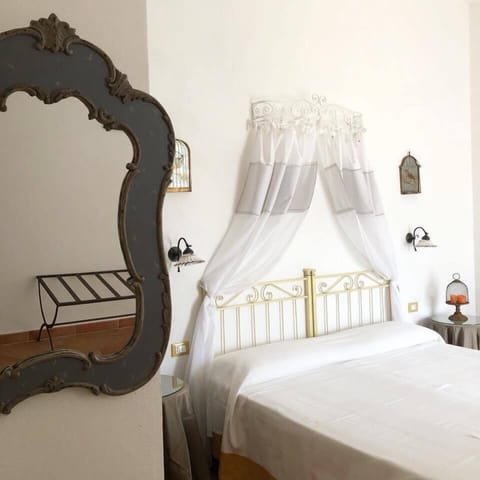 Double Room | Minibar, in-room safe, desk, free WiFi