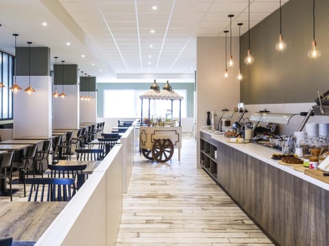 Daily buffet breakfast (EUR 21 per person)